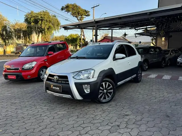 Carro Toyota Etios 2016 Cross 1.5 (Flex)