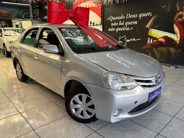 Carro Toyota Etios Sedan 2013 XS 1.5 (Flex)