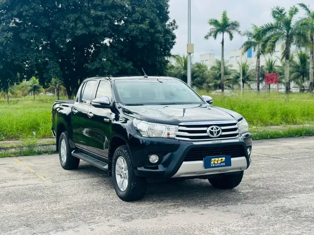 Carro Toyota Hilux Cabine Dupla 2017 Hilux 2.8 TDI STD CD 4x4