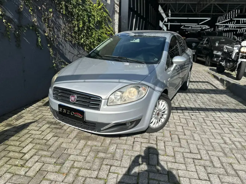 Fiat Linea Essence 1.8 16V (Flex)