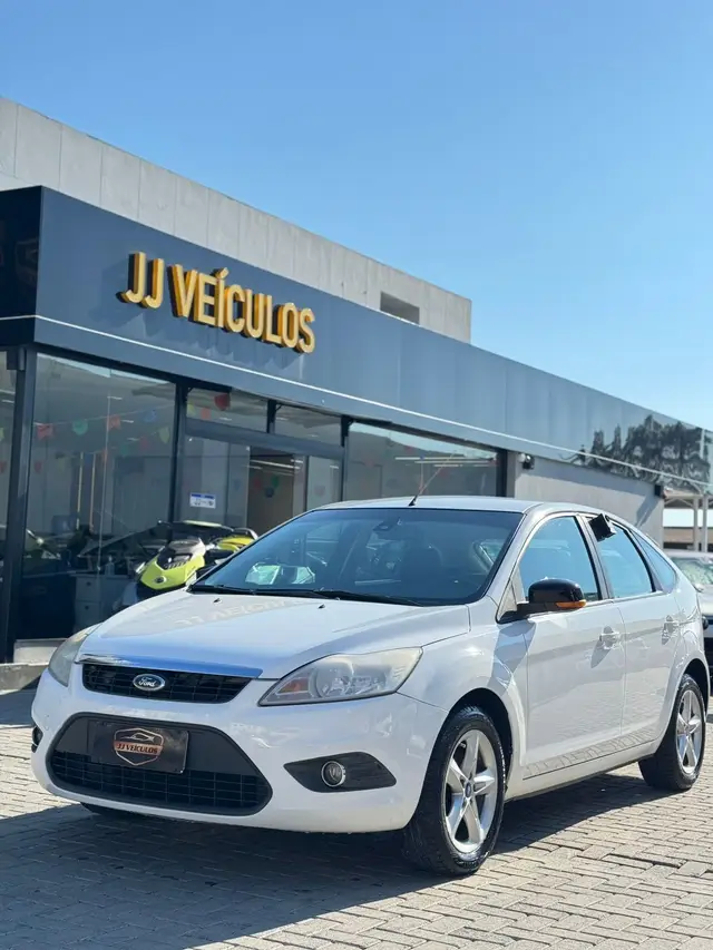 Carro Ford Focus Hatch 2013 GLX 2.0 16V (Flex)