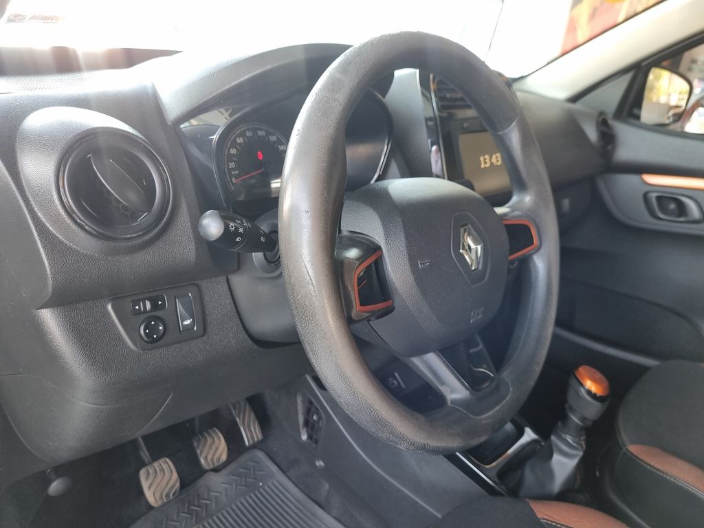 Kwid Outsider 1.0