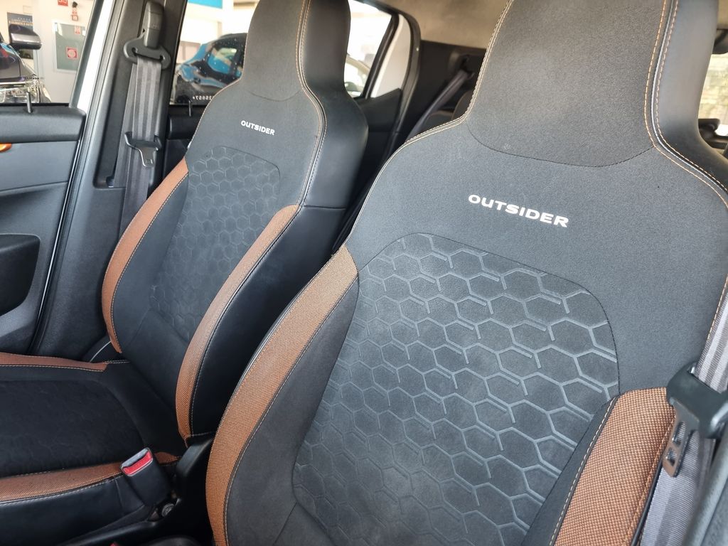 Kwid Outsider 1.0