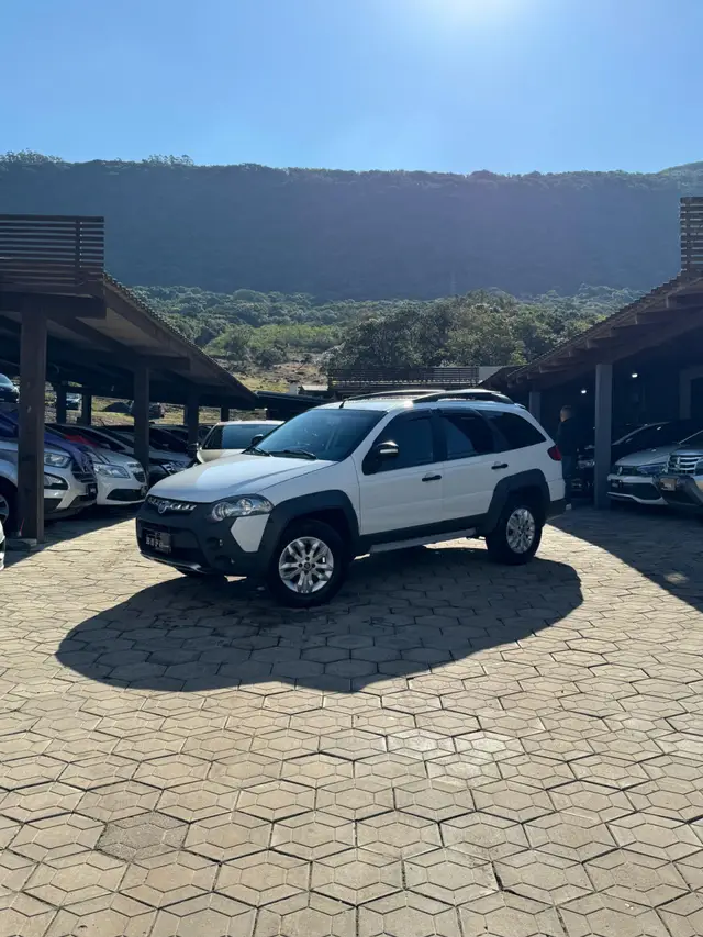 Carro Fiat Palio Weekend 2013 Adventure 1.8 16V (Flex)