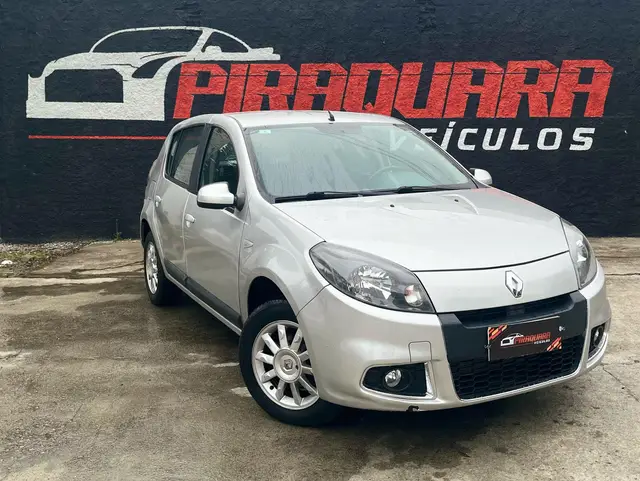 Carro Fiat Strada 2014 Adv.1.8 16V Dualogic Flex CD