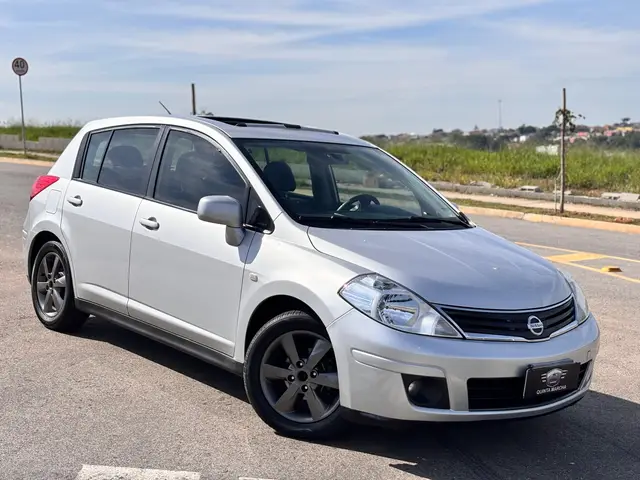Carro Nissan Tiida 2011 SL 1.8 (flex)