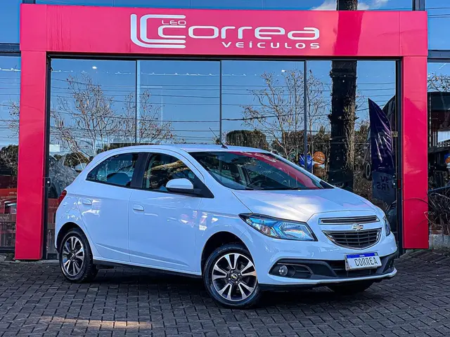 Carro Chevrolet Onix 2015 1.4 LT SPE/4 (Aut)