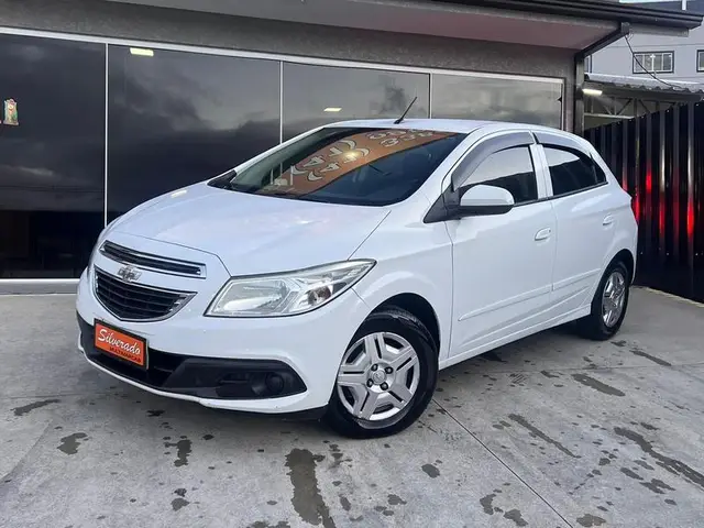 Carro Chevrolet Onix 2014 1.0 Loolapalooza SPE/4