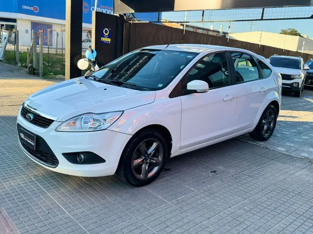 Carro Ford Focus Hatch 2013 GLX 2.0 16V (Flex) (Aut)