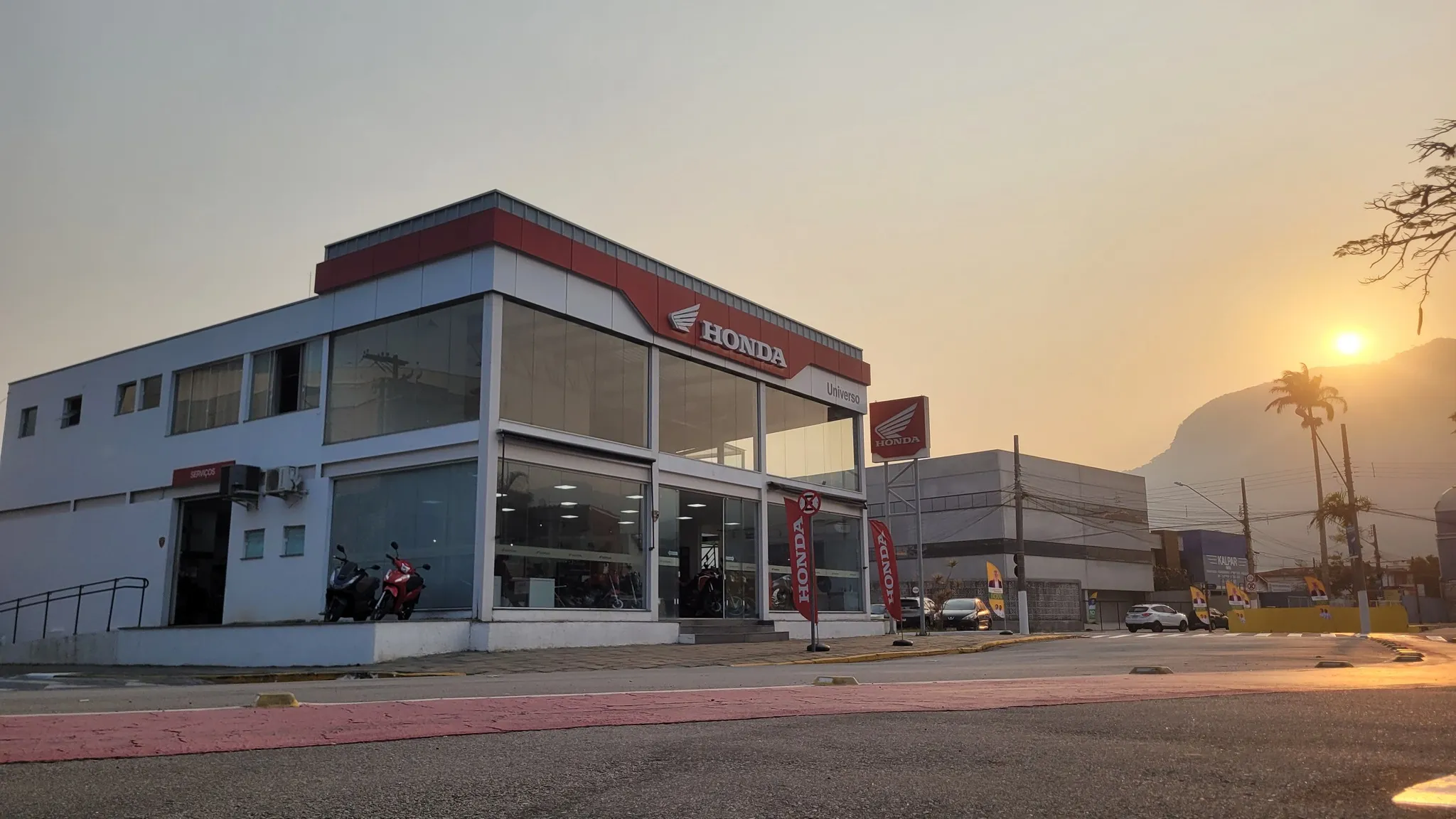 Fachada da loja UNIVERSO HONDA SS - São Sebastião - SP