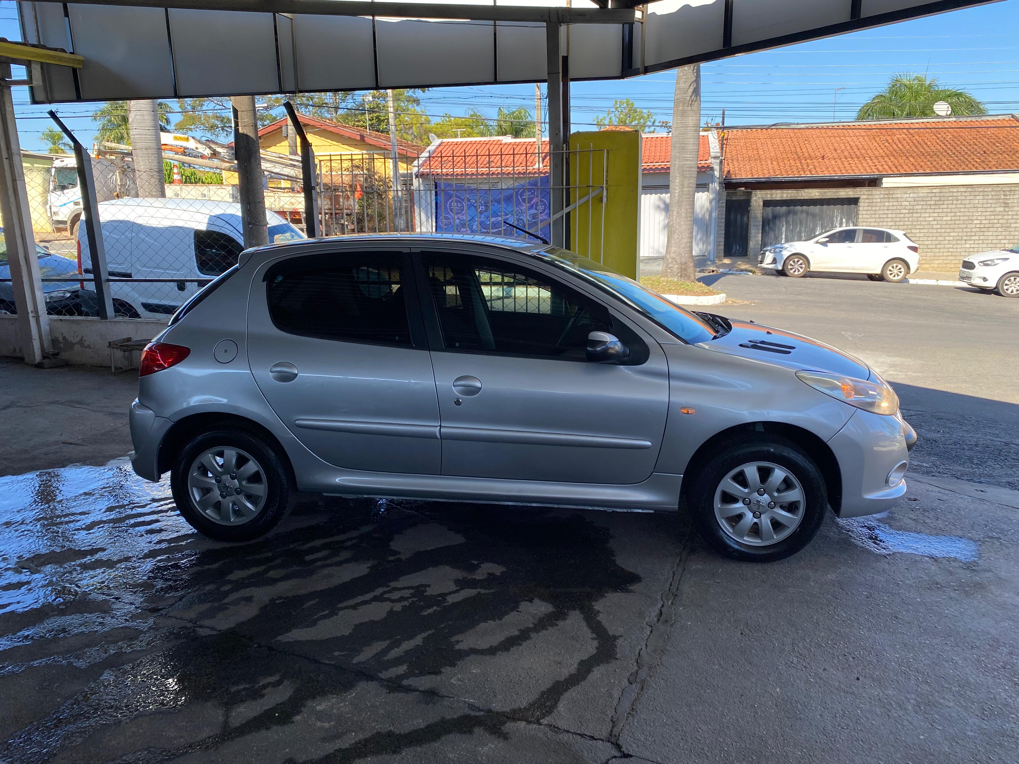 Peugeot 207 Hatch XR Sport 1.4 8V (flex)