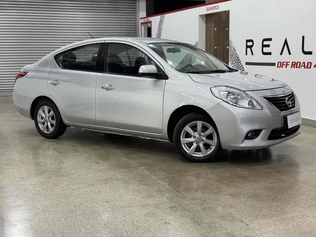 Carro Nissan Versa 2013 1.6 16V SL (Flex)