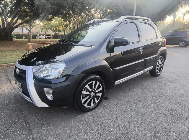 Carro Toyota Etios 2014 Cross 1.5 (Flex)