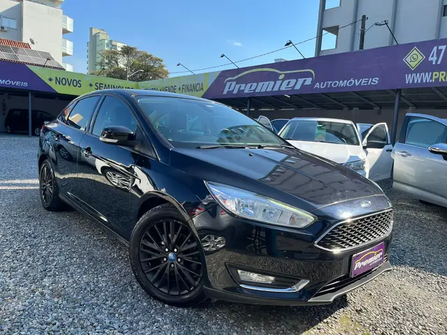 Carro Ford Focus Sedan 2017 SE Plus 2.0 PowerShift