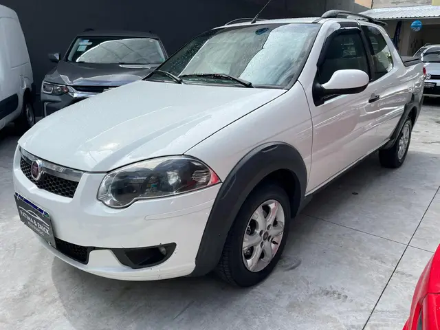 Carro Fiat Strada 2016 Trekking 1.6 16V (Flex) (Cabine Dupla)