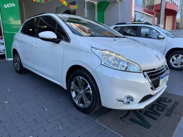 Carro Peugeot 208 2015 Griffe  1.6 16V (Flex) (Aut)