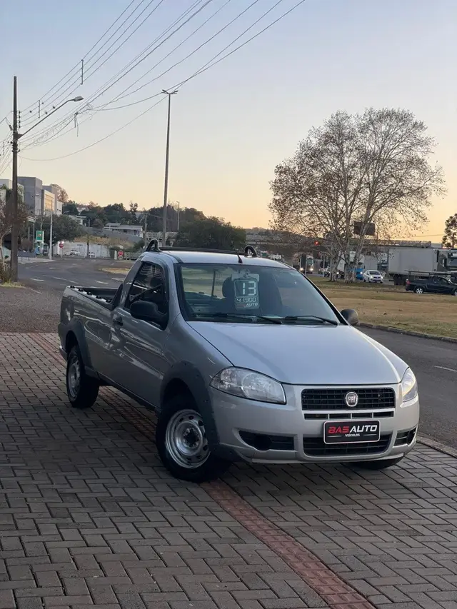 Carro Fiat Strada 2013 Working Celeb.1.4 Fire Flex 8V CS