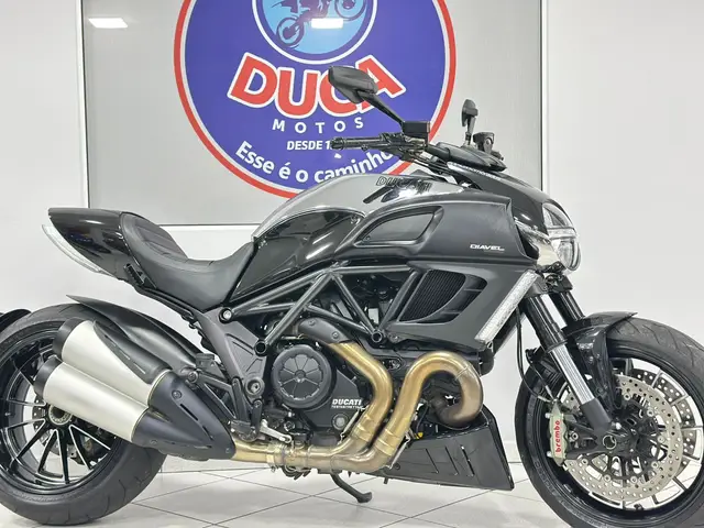 Moto Ducati Diavel 2013 1198