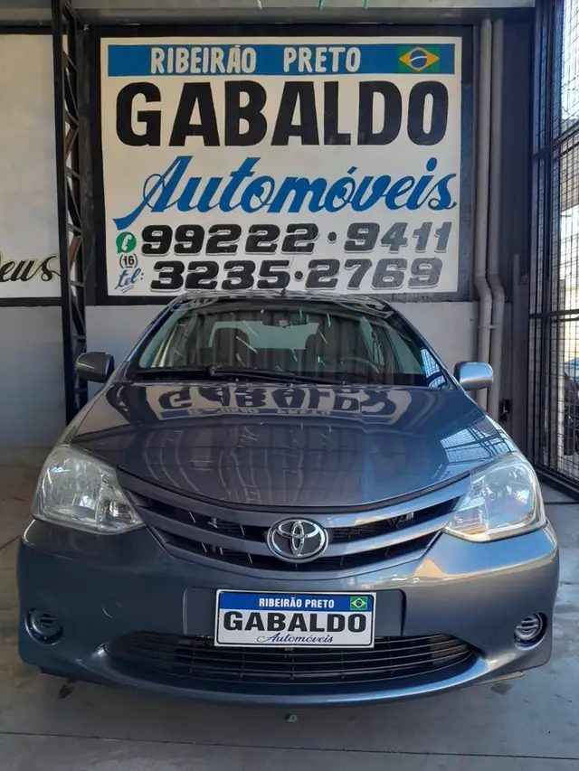 Carro Toyota Etios Sedan 2013 XS 1.5 (Flex)