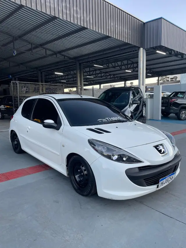 Carro Peugeot 207 2013 Hatch XR 1.4 8V (flex) 2p