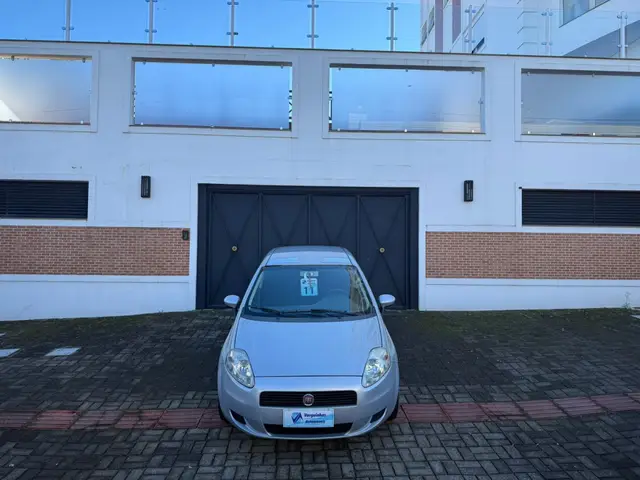 Carro Fiat Punto 2011 Attractive 1.4 (Flex)