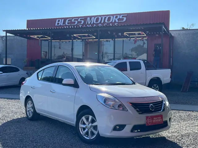 Carro Nissan Versa 2014 1.6 16V SL (Flex)