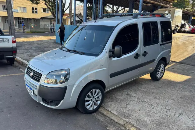 Carro Fiat Doblò 2020 Essence 1.8 16V (Flex)