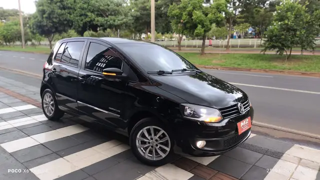 Carro Volkswagen Fox 2014 1.6 VHT Highline (Flex)