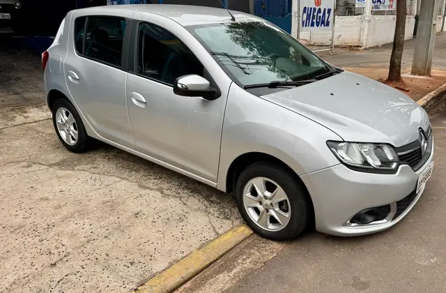 Carro Renault Sandero 2015 Dynamique 1.6 8V Easy-r (Flex)