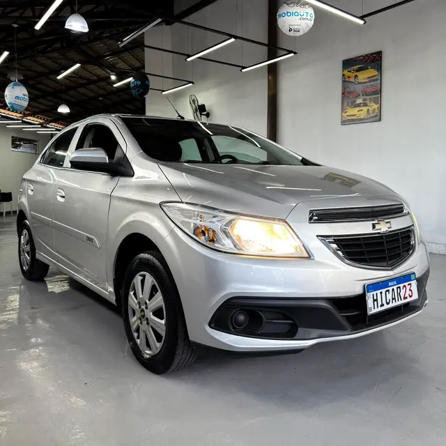 Carro Chevrolet Onix 2013 1.0 LT SPE/4