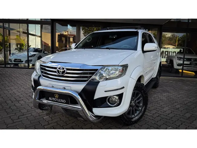 Carro Toyota Hilux SW4 2012 SRV 3.0 4X4 (7 Lugares)
