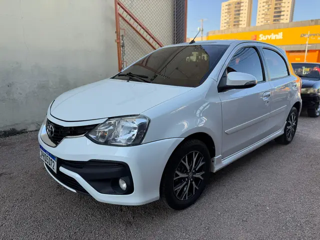 Carro Toyota Etios 2018 Platinum 1.5 (Aut) (Flex)