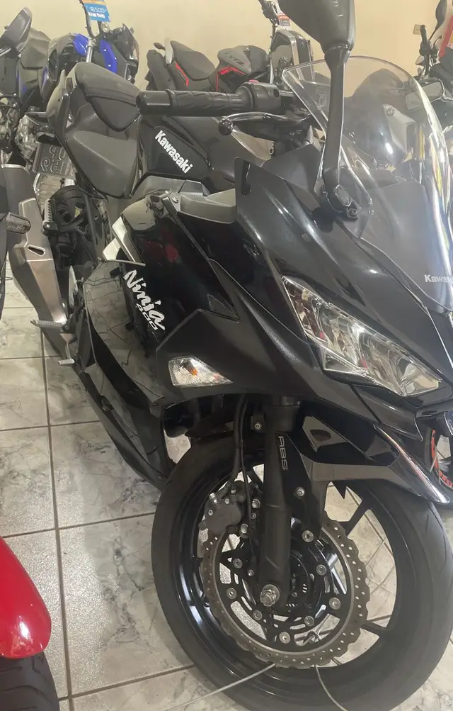 Moto Kawasaki Ninja 2020 400