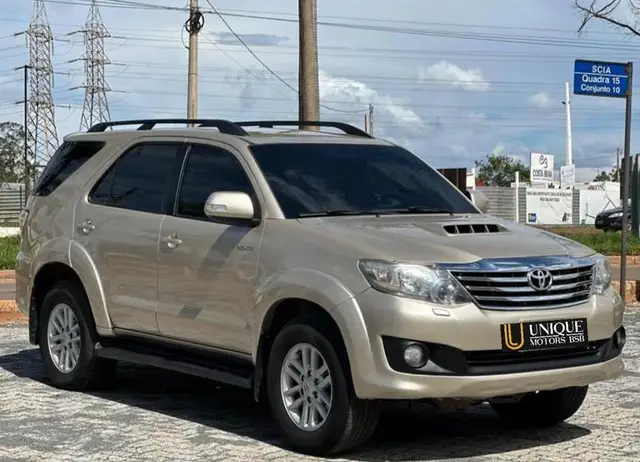 Carro Toyota Hilux SW4 2013 SRV 3.0 TDI 4X4 (5 Lugares)