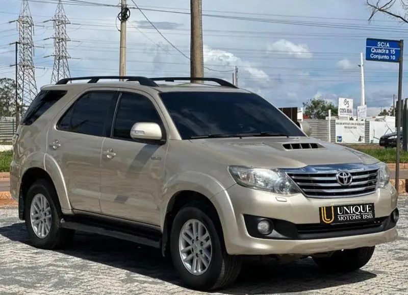 Toyota Hilux SW4 SRV 3.0 TDI 4X4 (5 Lugares)