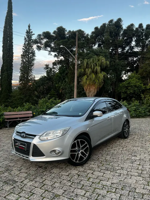 Carro Ford Focus Hatch 2015 SE Plus 2.0 16V PowerShift