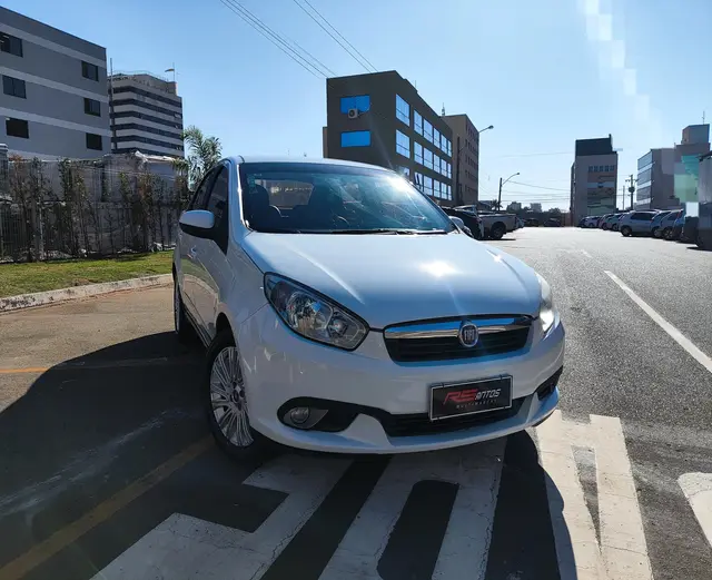 Carro Fiat Grand Siena 2015 ESSENCE ITALIA 1.6 Flex 16V