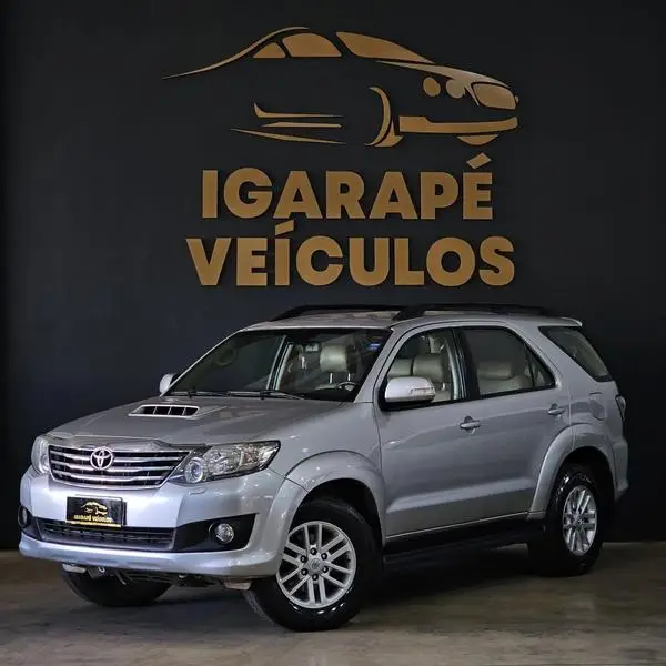 Toyota Hilux SW4 3.0 TDI 4x4 SRV 7L