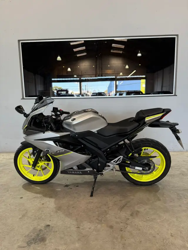 Moto Yamaha YZF R15 2024 ABS