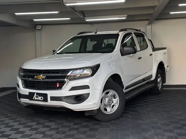 Carro Chevrolet S10 Cabine Simples 2017 S10 2.8 CTDi Cabine Simples LS 4WD