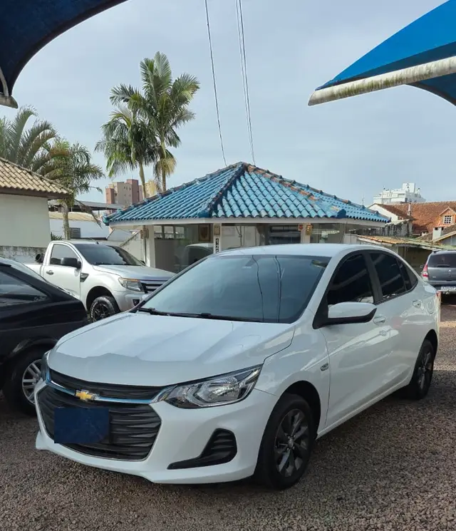Carro Chevrolet Onix Plus 2023 LT 1.0