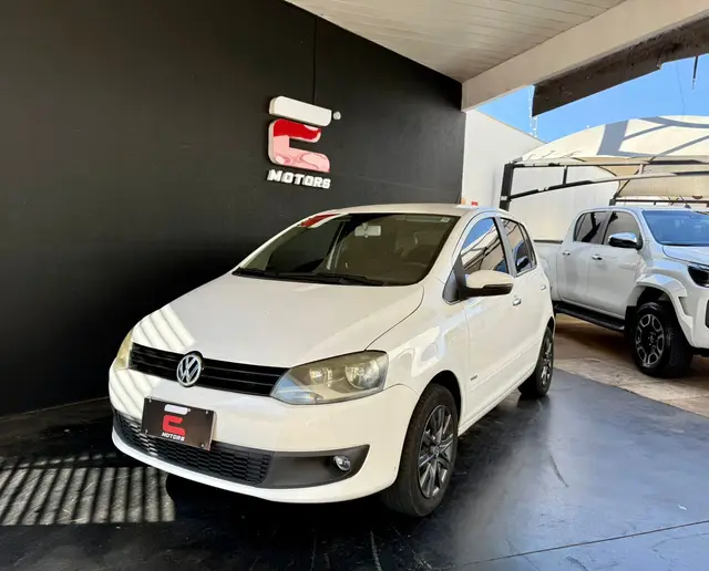 Carro Volkswagen Fox 2013 1.0 TEC (Flex) 4p