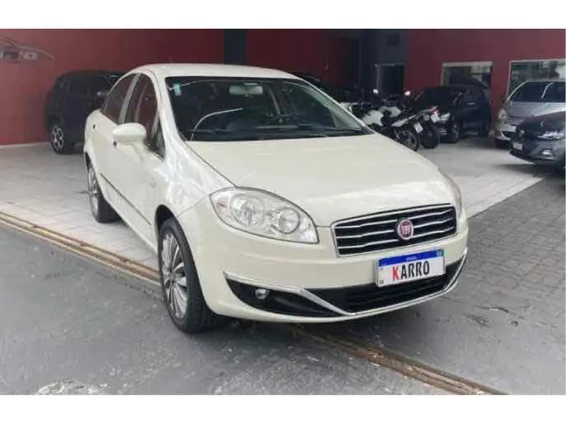 Fiat Linea Essence 1.8 16V (Flex)