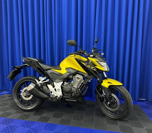 Moto Honda CB 300F Twister 2024 (ABS)