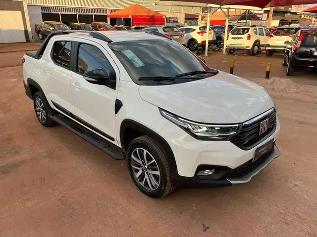 Carro Fiat Strada 2025 Volcano 1.3