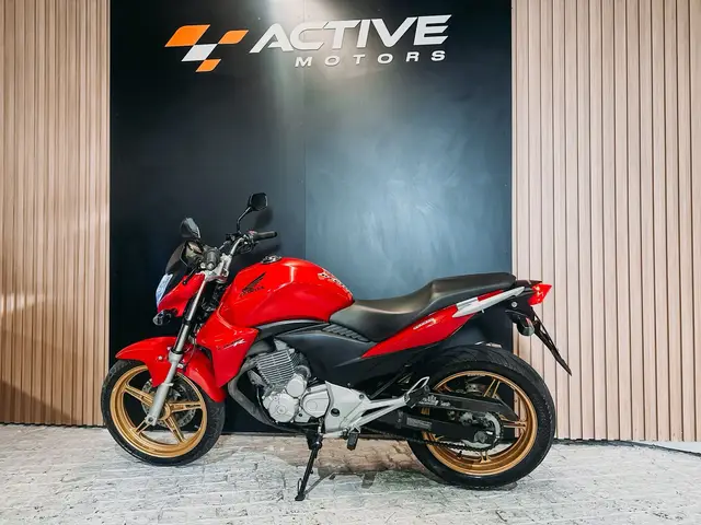 Moto Honda CB 300R 2015 Standard