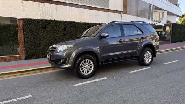 Carro Toyota Hilux SW4 2014 2.7 4x2 SR (Flex)