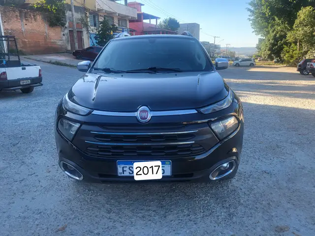 Carro Fiat Toro 2017 Freedom 2.4 TigerShark AT9 (Flex)