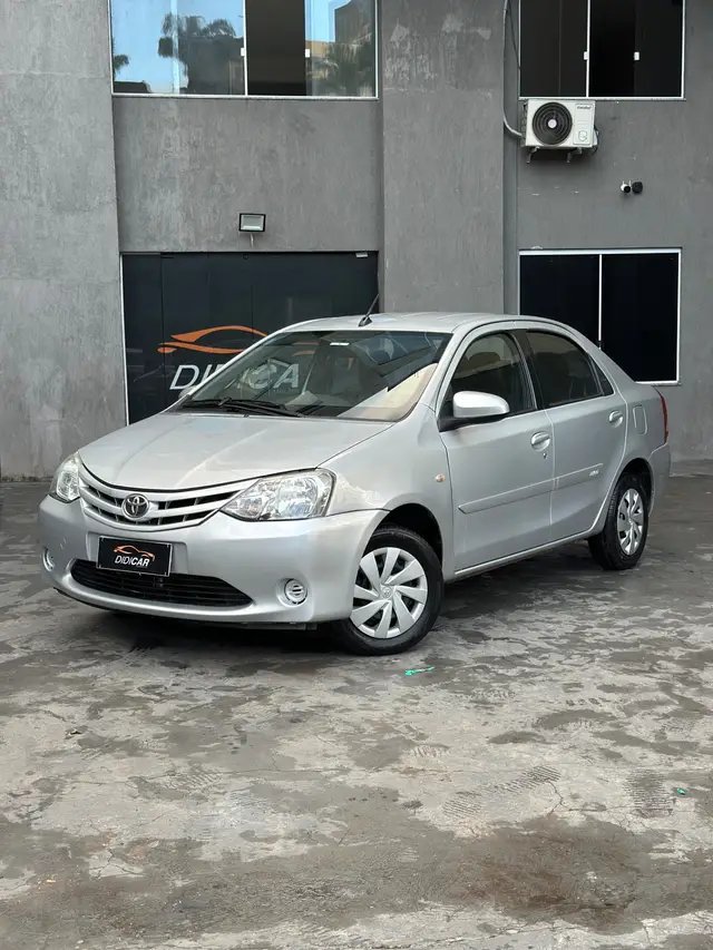 Carro Toyota Etios 2017 XS 1.5 (Aut) (Flex)