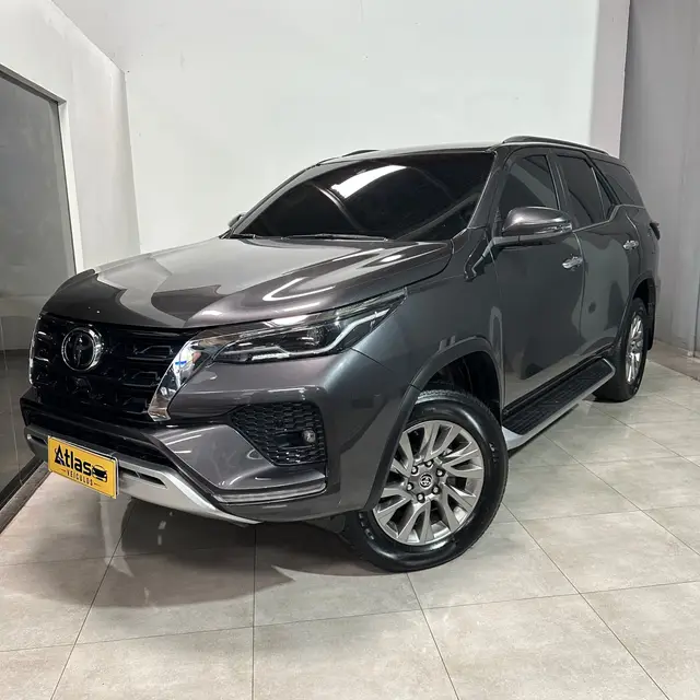 Carro Toyota Hilux SW4 2024 SRX Plat. 4x4 2.8 TB Diesel Automatico.